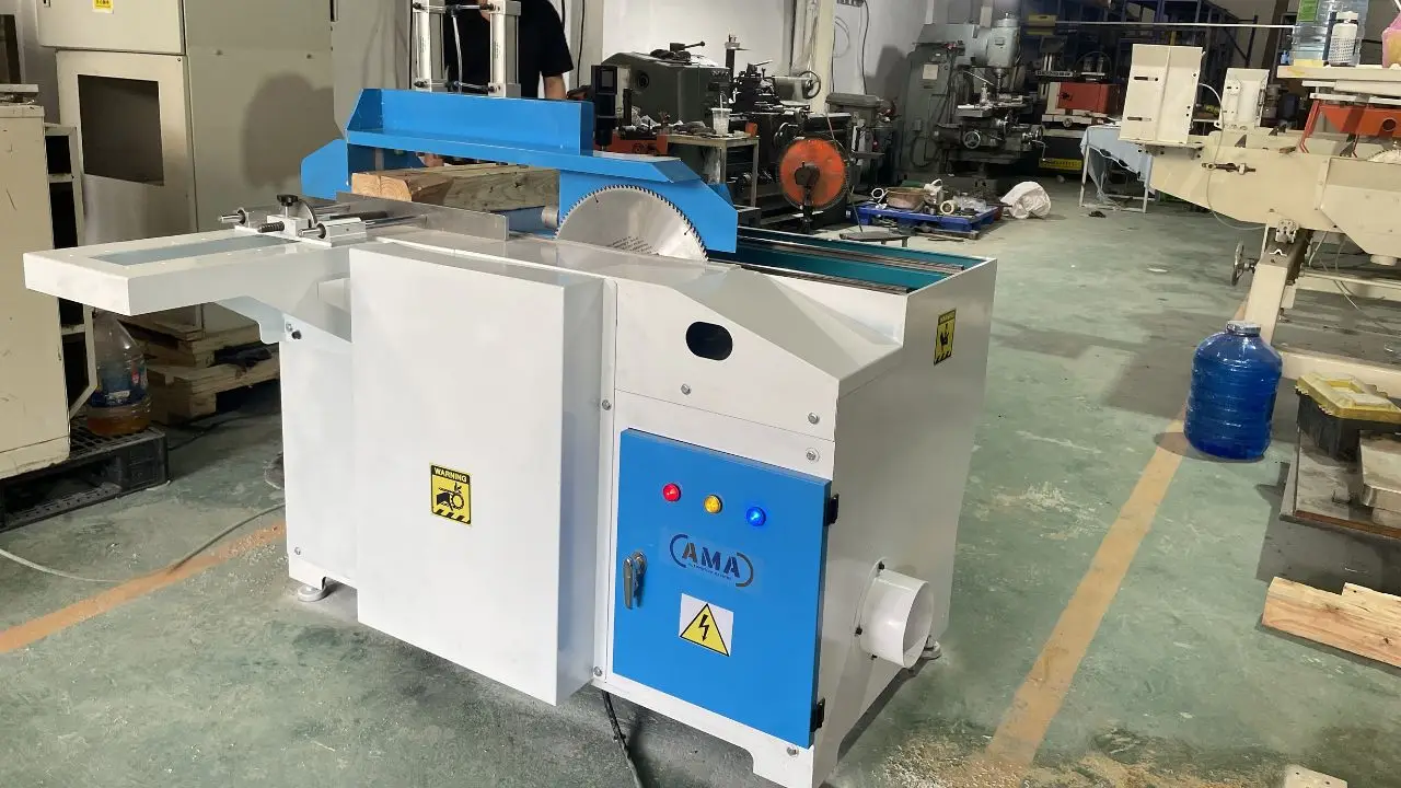 Cận cảnh quy trình vận hành của máy cắt cục chân pallet