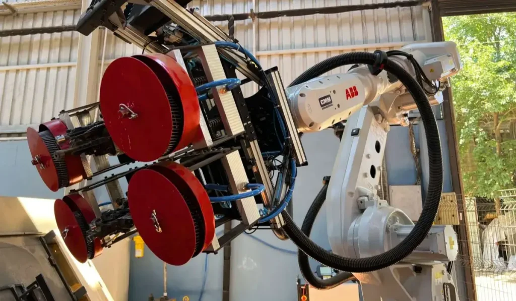 Bộ súng bắn đinh giữ vai trò then chốt trong hệ thống robot bắn đinh pallet gỗ