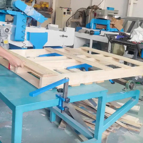 Tháo nan pallet gỗ, hỗ trợ tái sử dụng vật liệu