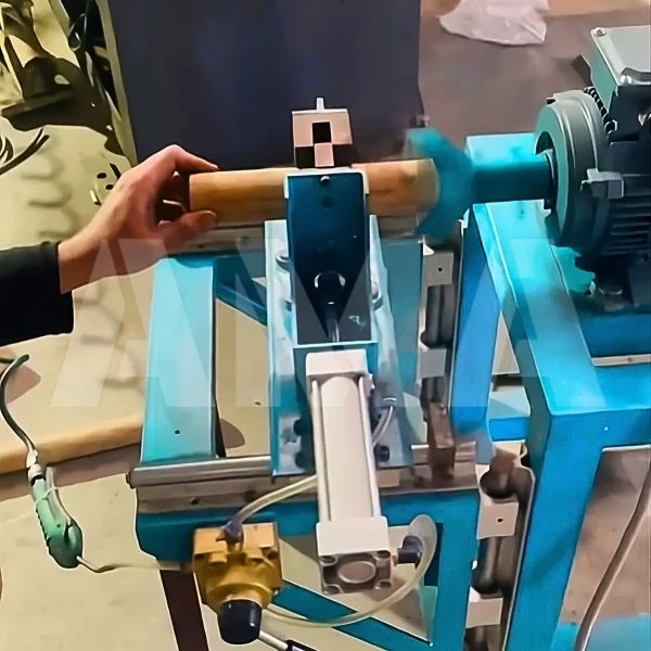 quy trình vận hành máy vát cạnh gỗ tròn