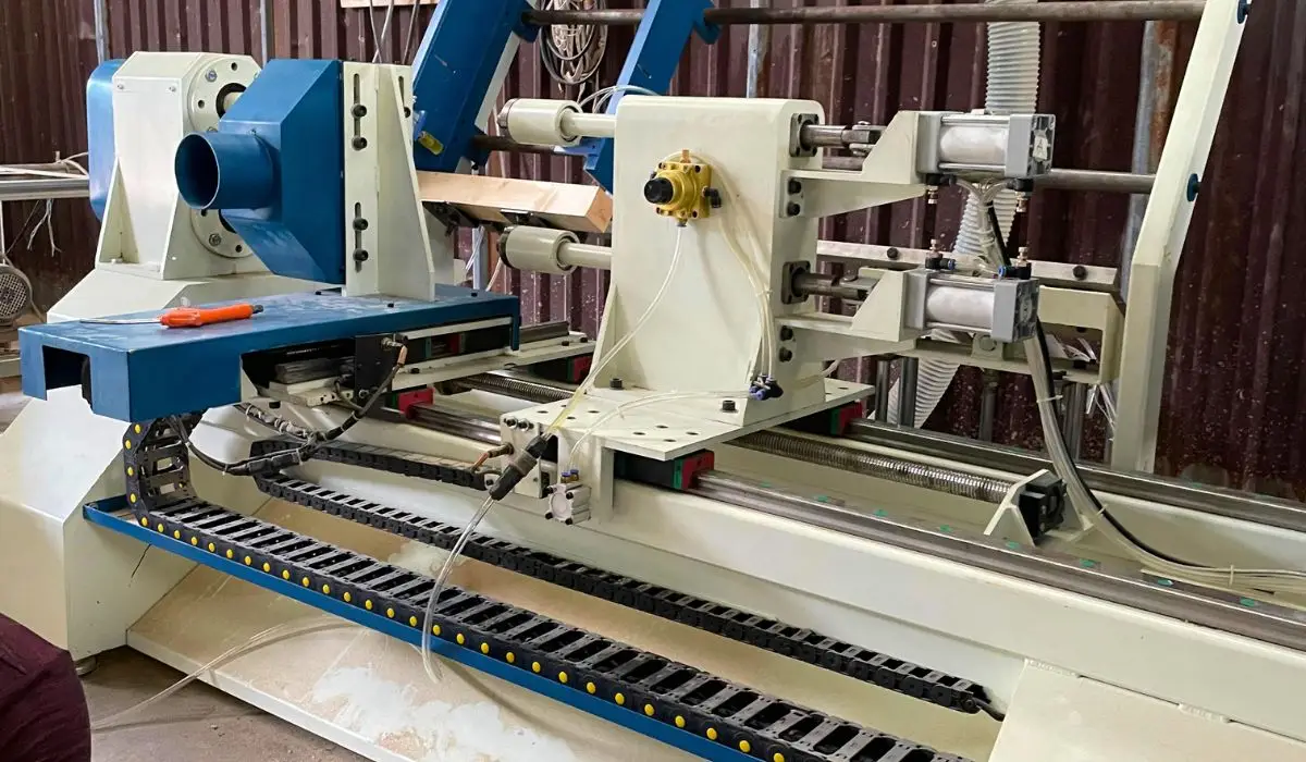 Các loại máy tiện gỗ - Máy tiện gỗ CNC cấp phôi tự động