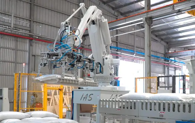 Tay kẹp bao (bag gripper) trong nhà máy sản xuất