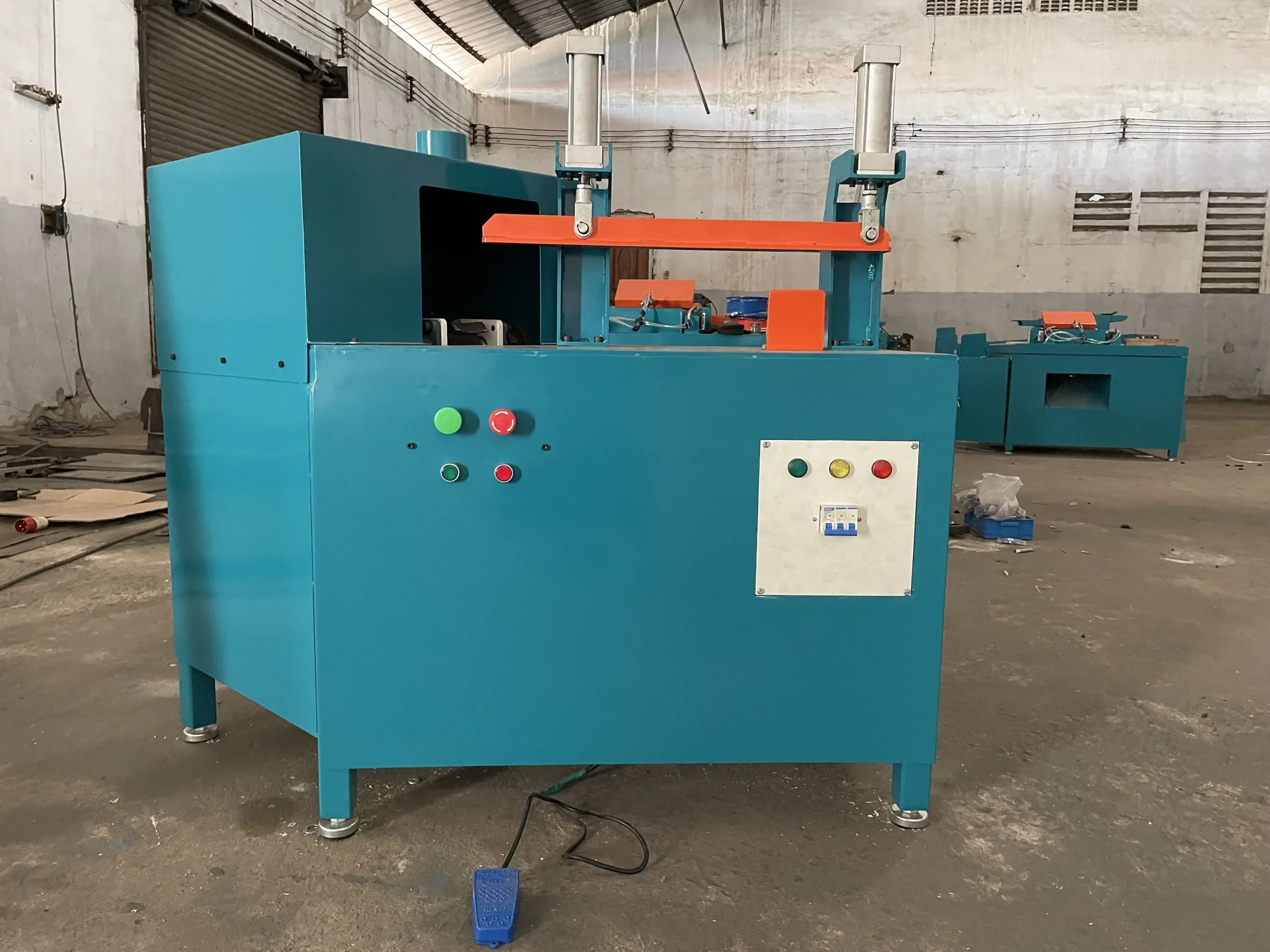 Máy bo góc pallet gỗ AMA