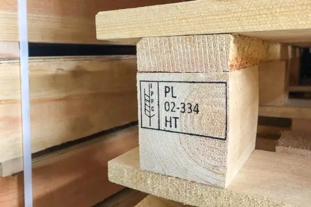 Pallet gỗ đạt chuẩn HT xử lý nhiệt an toàn, đảm bảo độ bền và thân thiện với môi trường