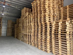 Giải pháp bảo quản pallet gỗ hiệu quả cho doanh nghiệp