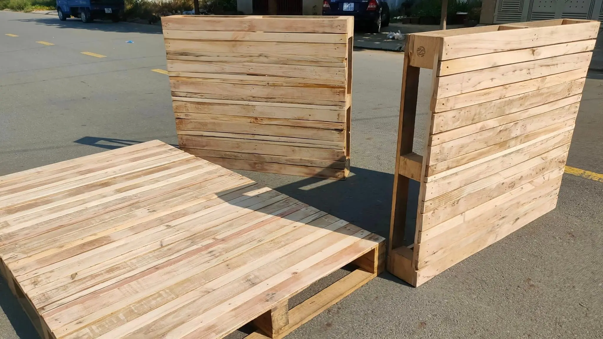 Pallet gỗ thông Thẩm mỹ cao, trọng lượng nhẹ, dễ bốc xếp, là lựa chọn hàng đầu của doanh nghiệp xuất khẩu