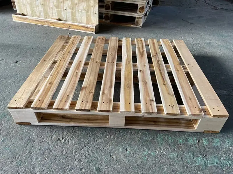 Pallet gỗ tràm với kết cấu chắc chắn, khả năng chịu tải cao và độ bền vượt trội