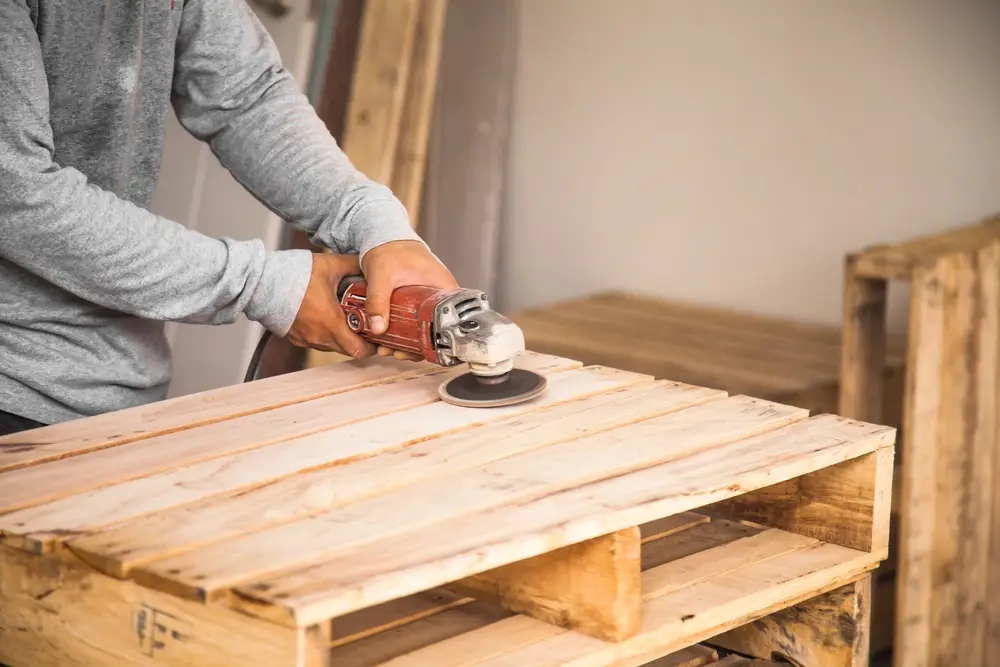 Cách sơn pallet gỗ không bị bong tróc và bền đẹp qua nhiều năm