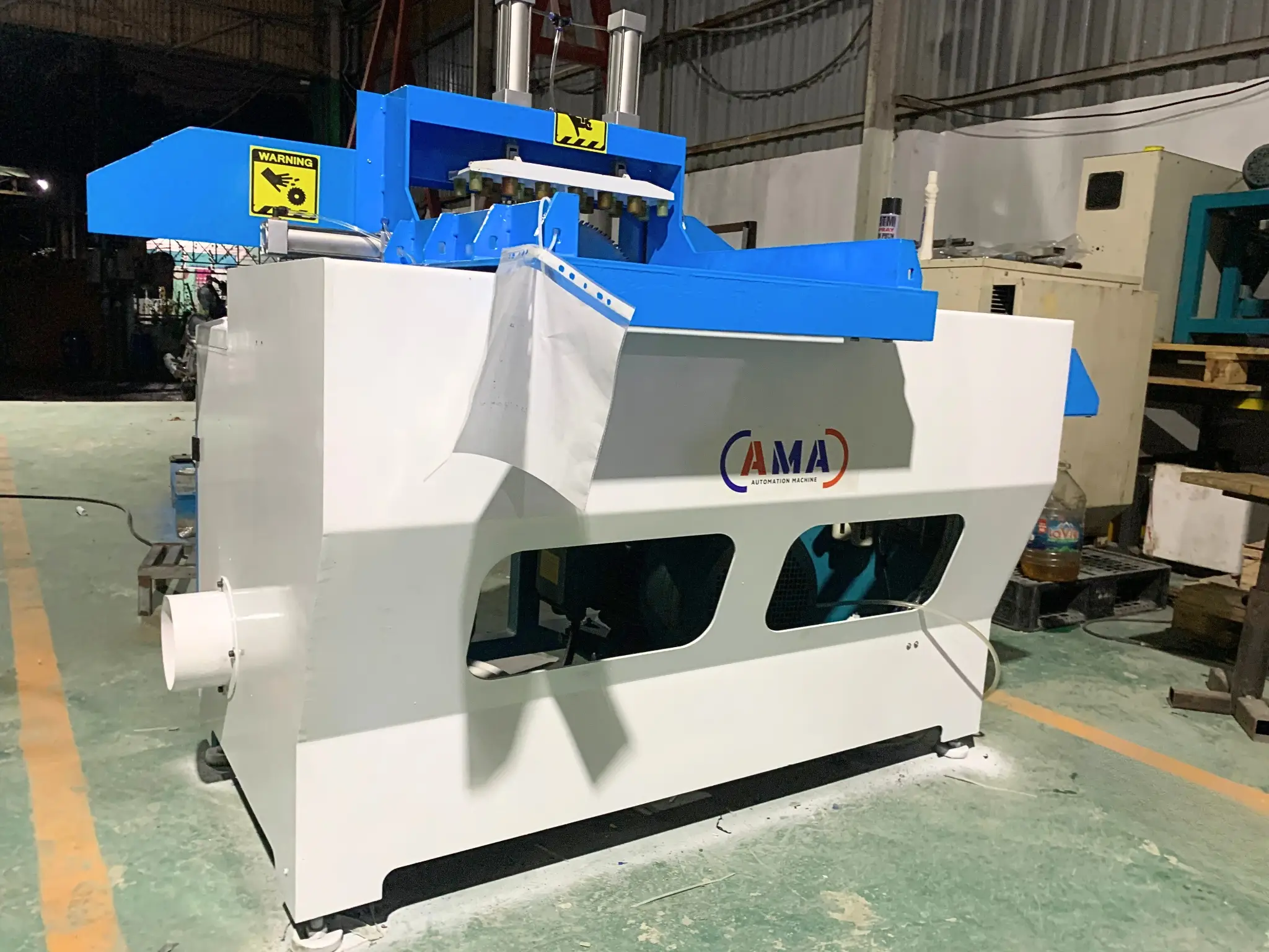 Máy cắt cục chân pallet AMA