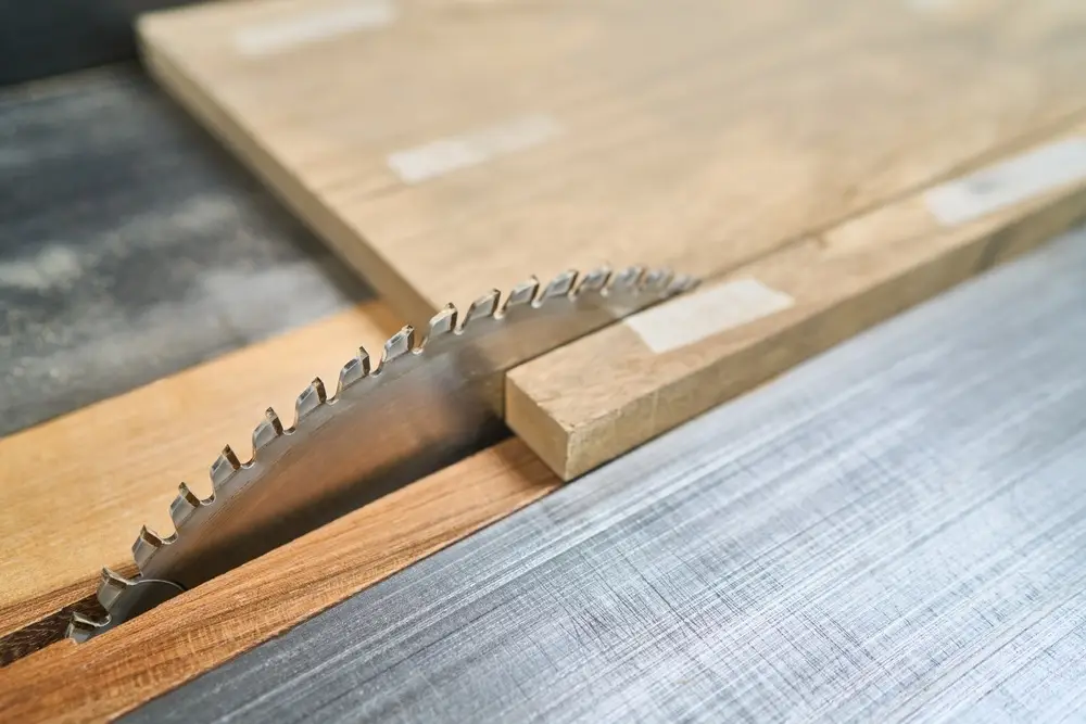 Cắt gỗ công nghiệp trong sản xuất