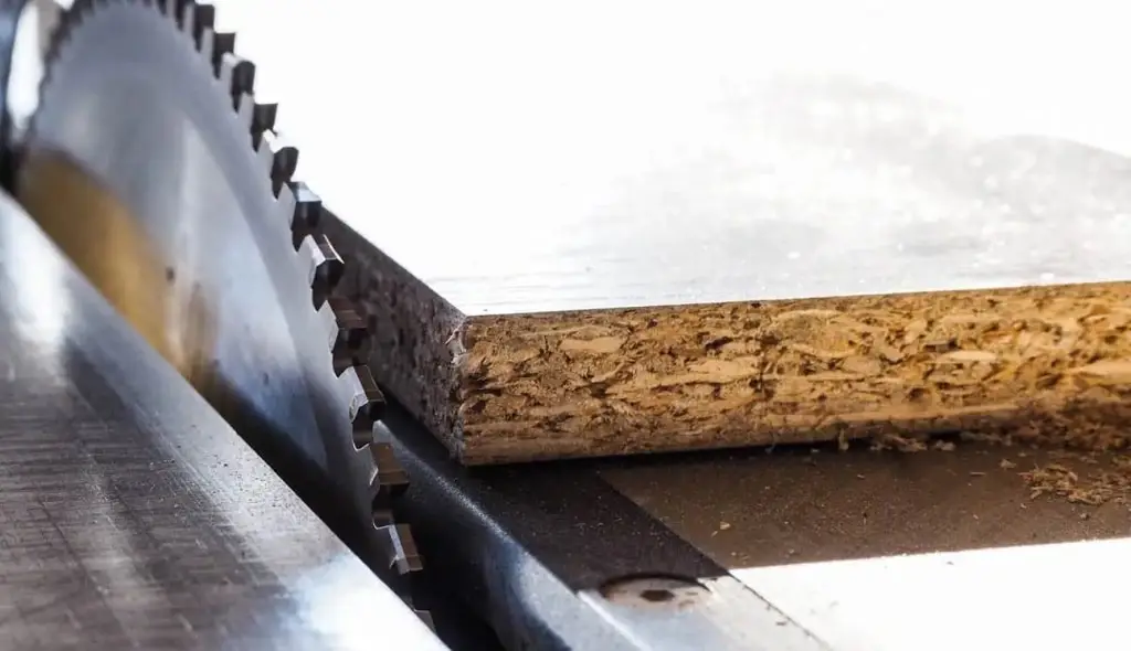Cách cắt gỗ công nghiệp không mẻ cạnh, đạt tiêu chuẩn