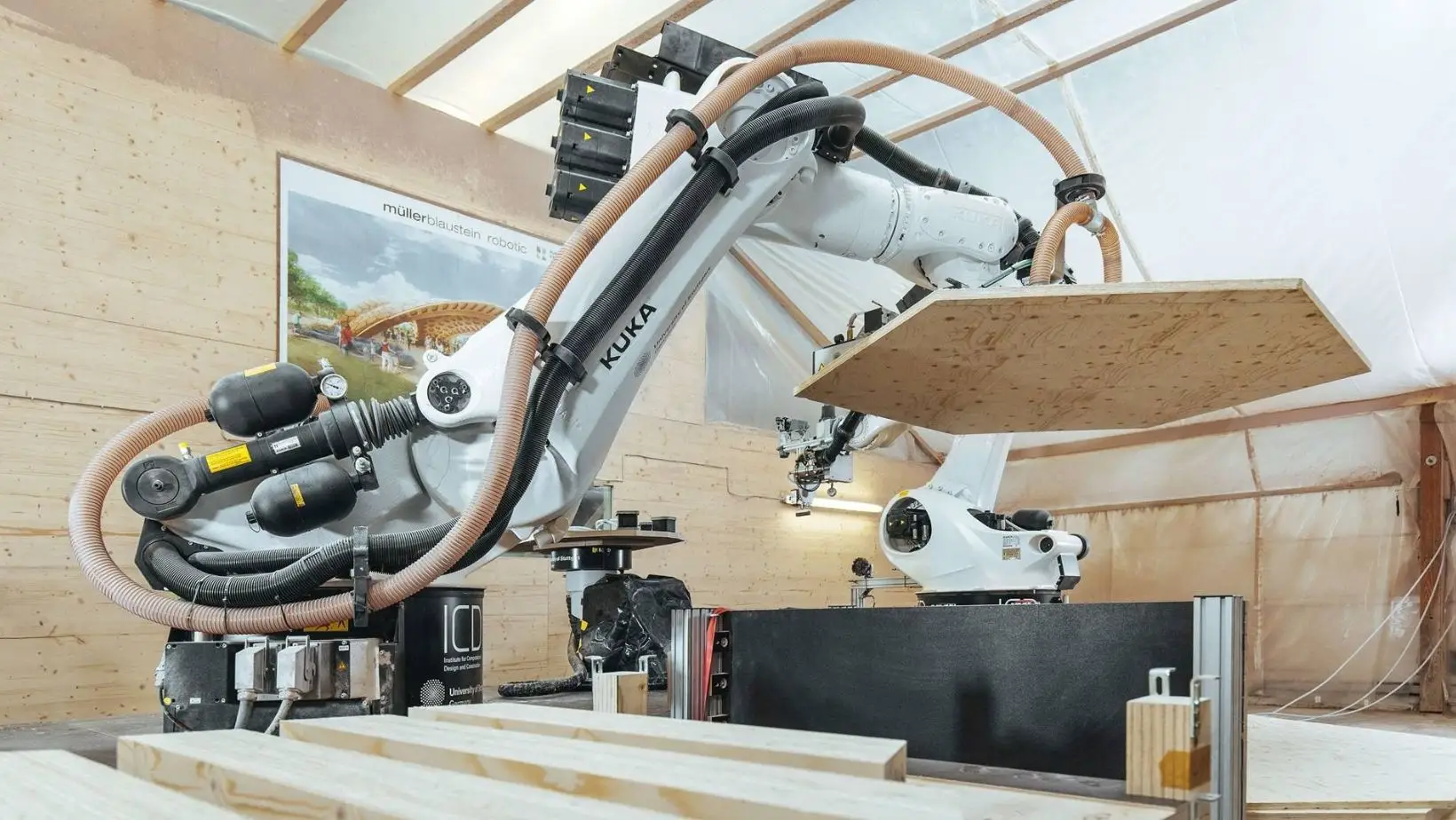 Hệ thống robot đồng bộ trong dây chuyền gỗ