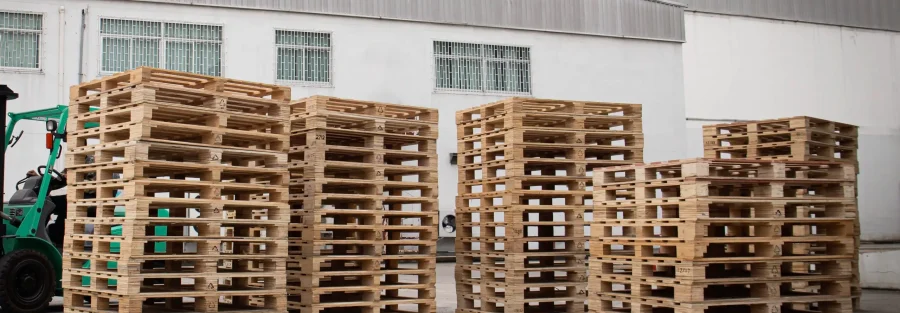 Quản lý và xếp chồng pallet gỗ đúng tiêu chuẩn