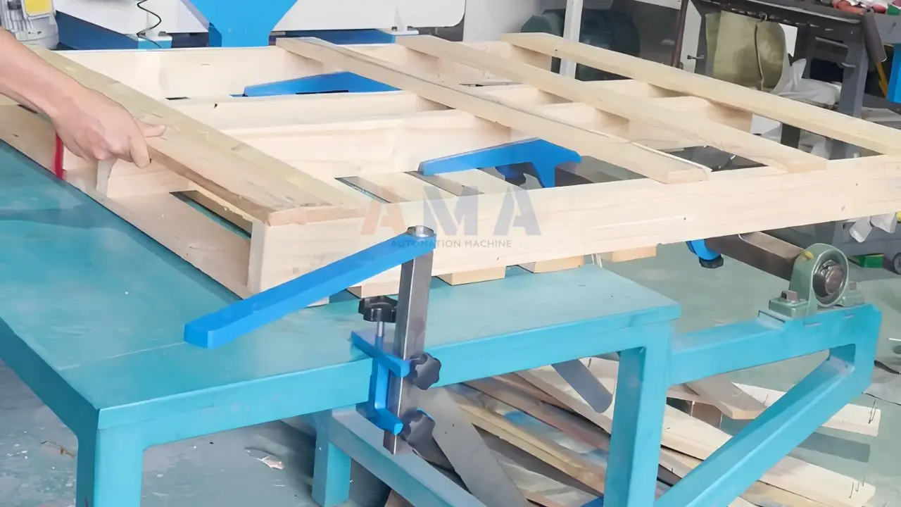 Nguyên lý hoạt động cốt lõi của máy tháo nan pallet