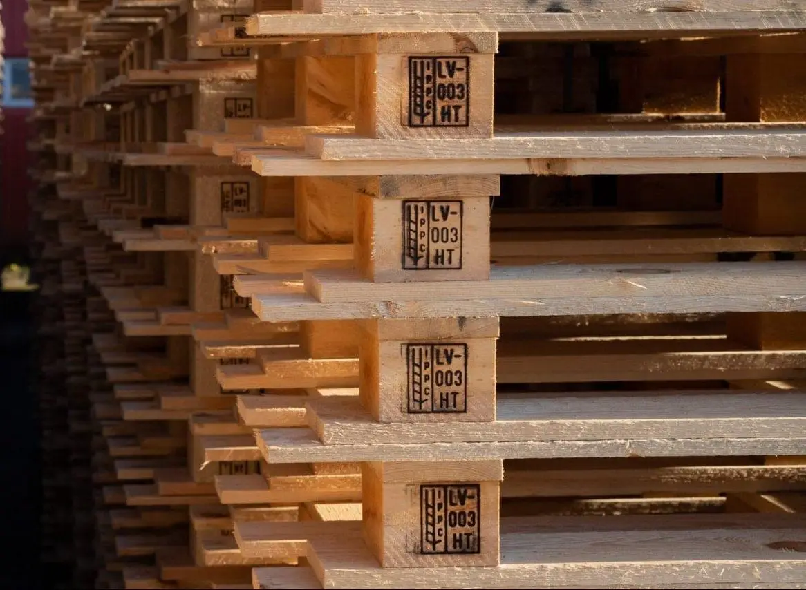 Dấu ISPM 15 là yêu cầu bắt buộc đối với nhiều loại pallet gỗ