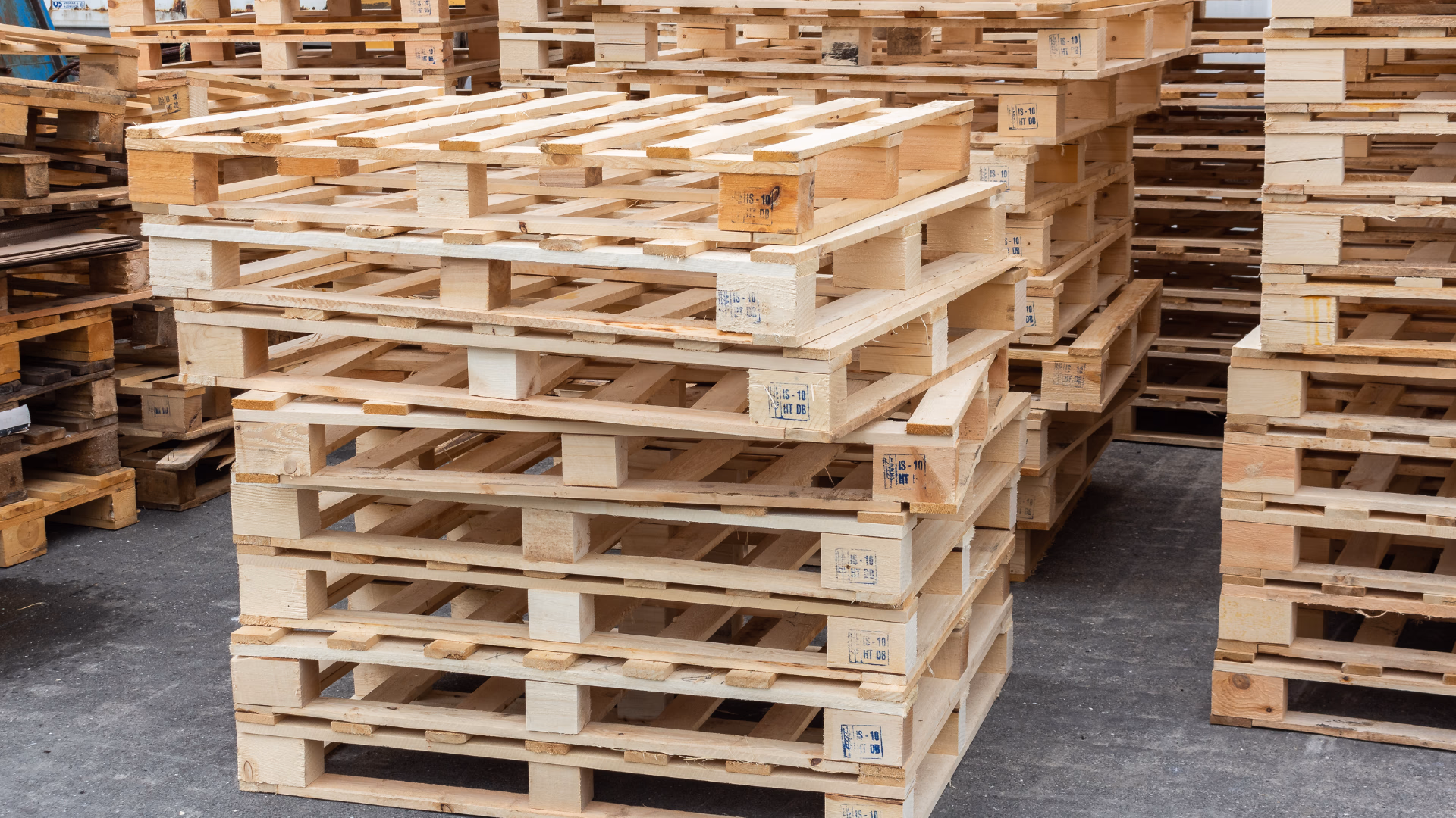 Pallet gỗ thành phẩm đạt tiêu chuẩn xuất khẩu