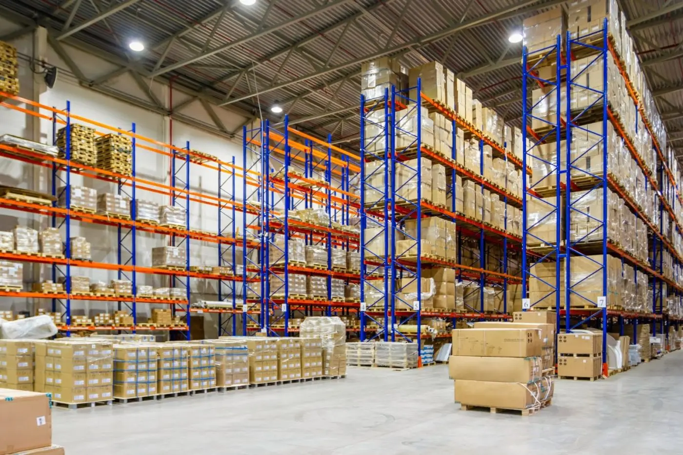 Ứng dụng pallet gỗ trong hệ thống kho hiện đại