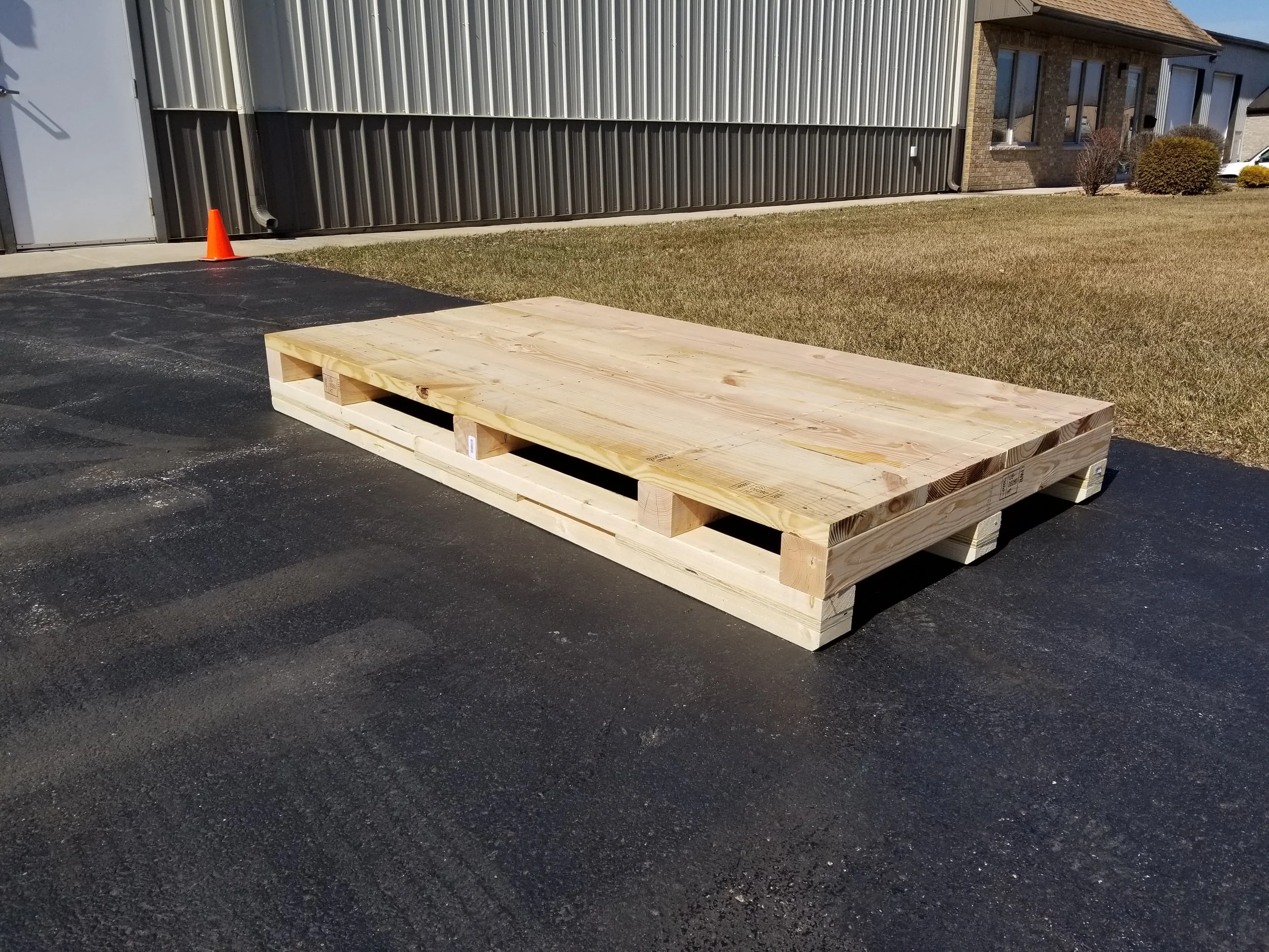 Sản xuất pallet gỗ vận chuyển thế nào để giảm hư hỏng hàng?