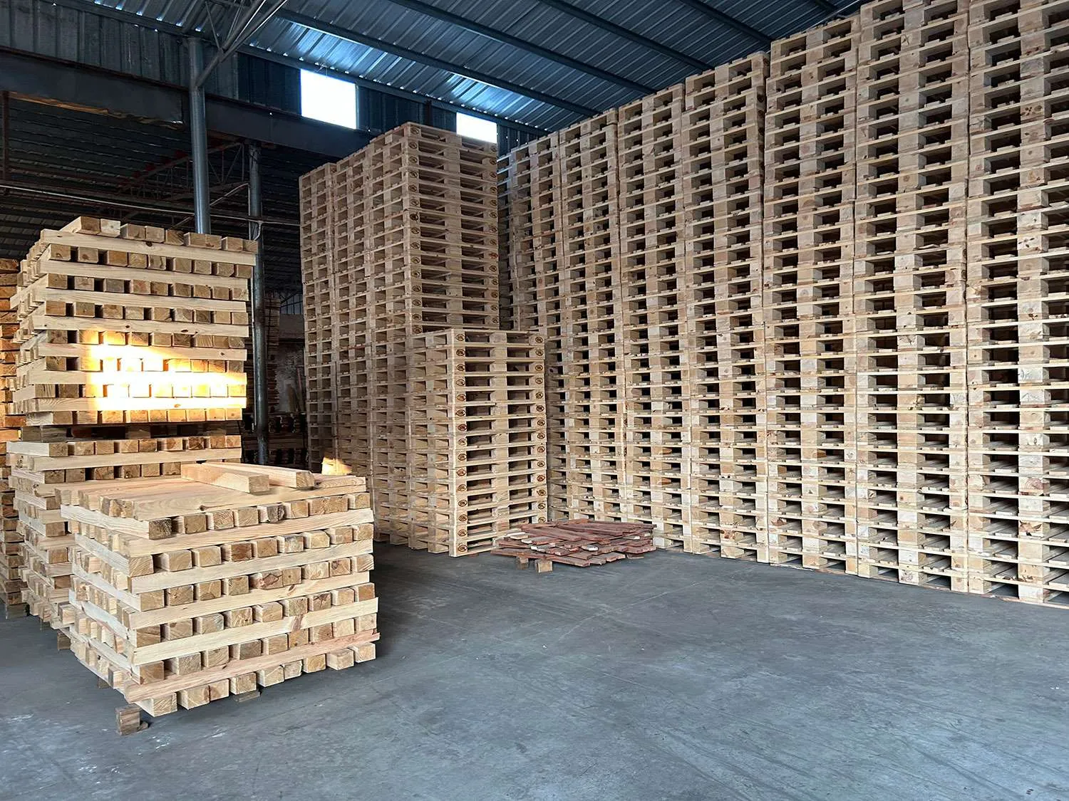 Vì sao xưởng vừa và nhỏ cần đầu tư máy cắt pallet gỗ