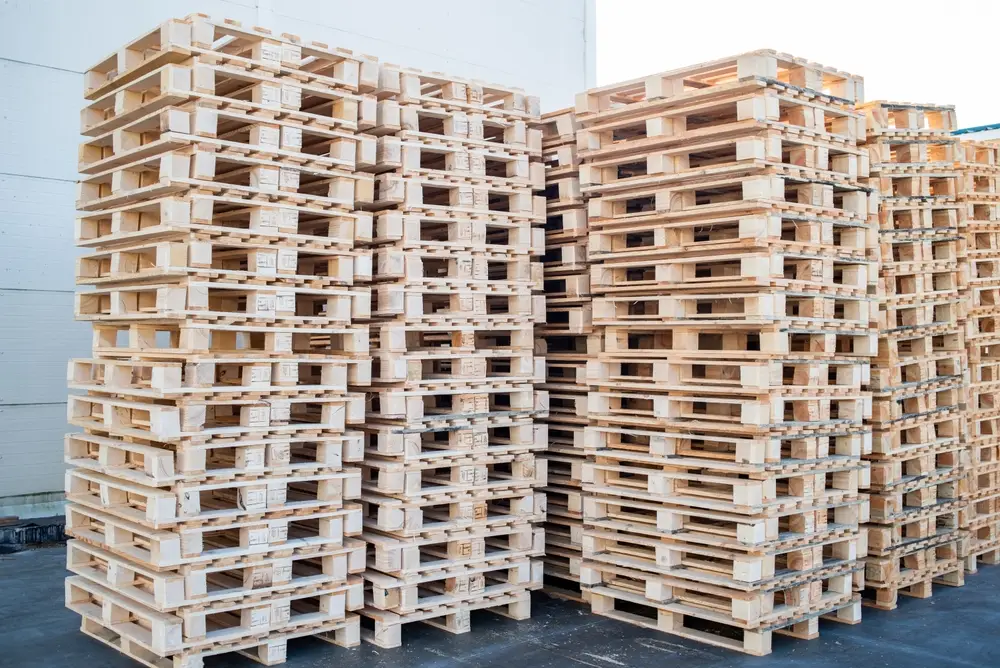 Pallet gỗ thành phẩm được sản xuất theo tiêu chuẩn