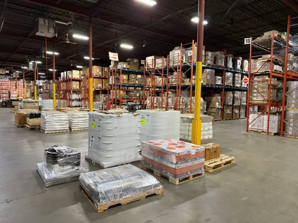 Pallet gỗ giúp sắp xếp, lưu trữ và nâng hàng hóa